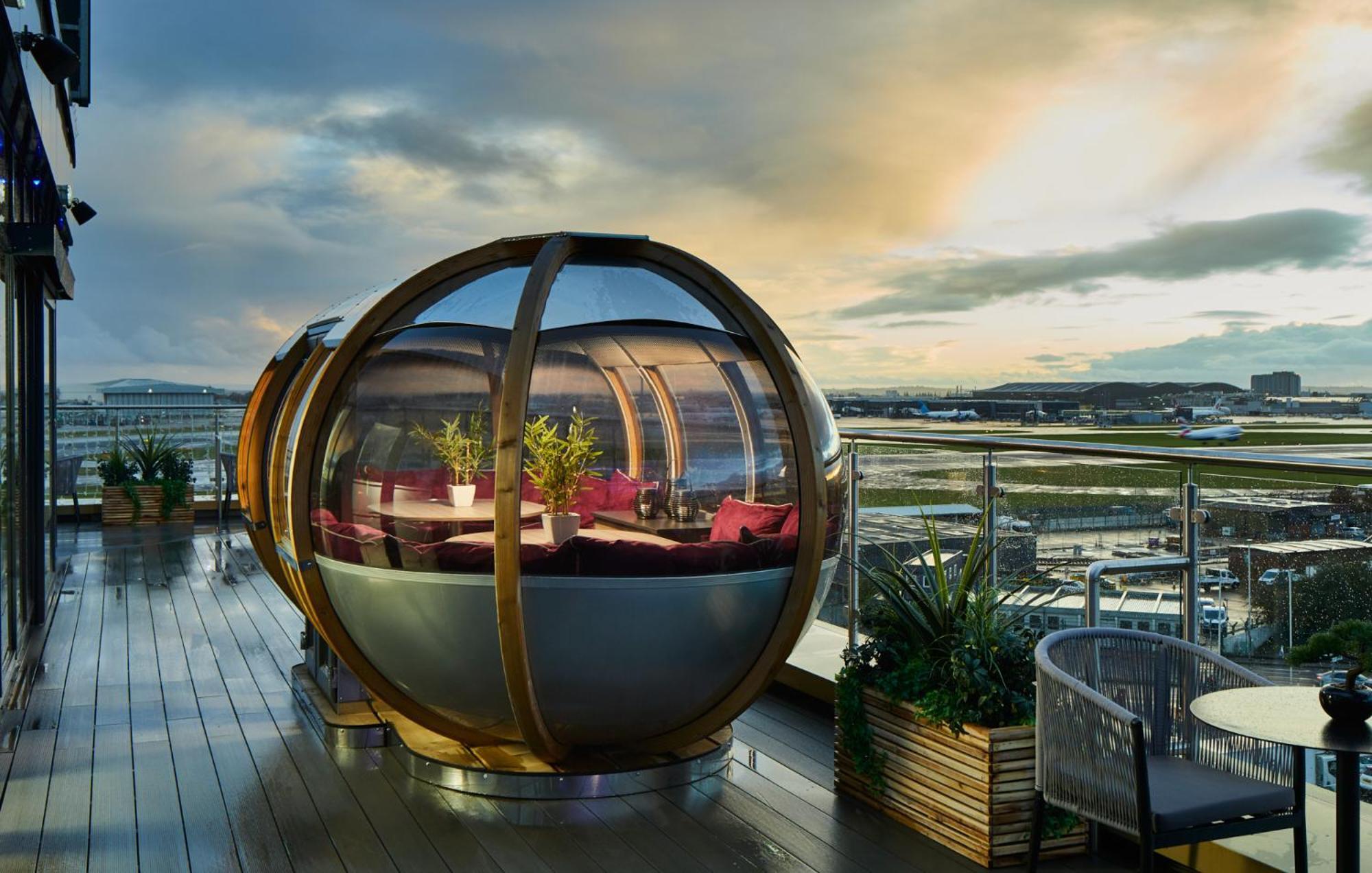 Courtyard By Marriott London Heathrow Airport Hotel Harlington  Bagian luar foto