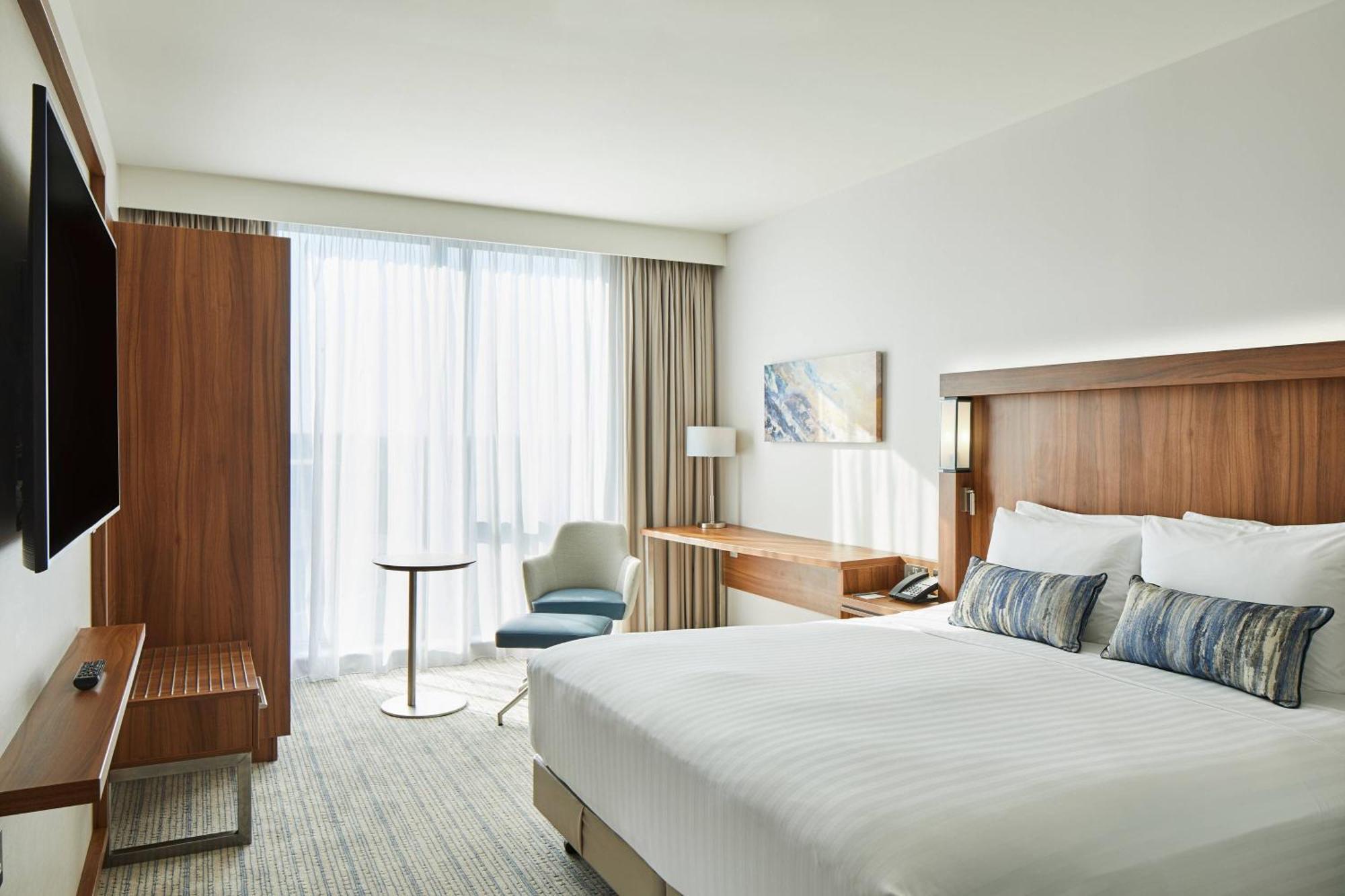 Courtyard By Marriott London Heathrow Airport Hotel Harlington  Bagian luar foto